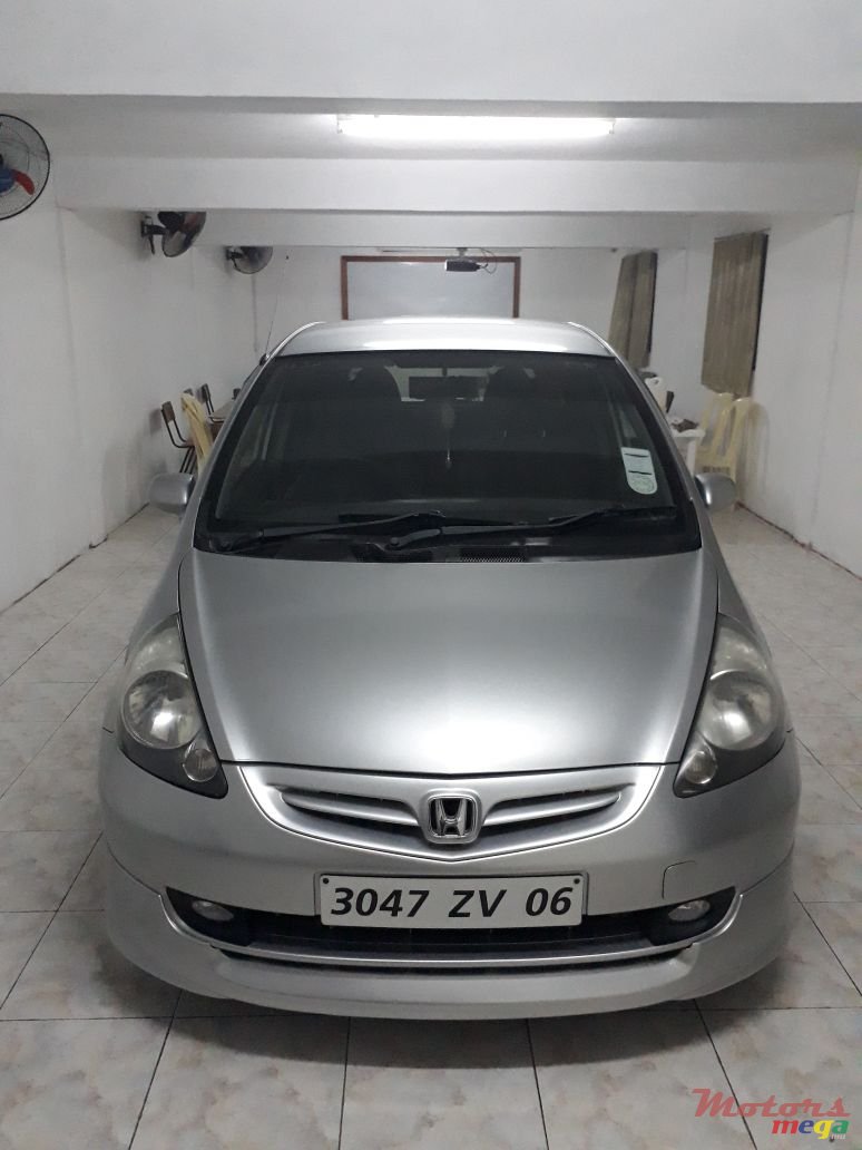 2006' Honda Fit photo #1