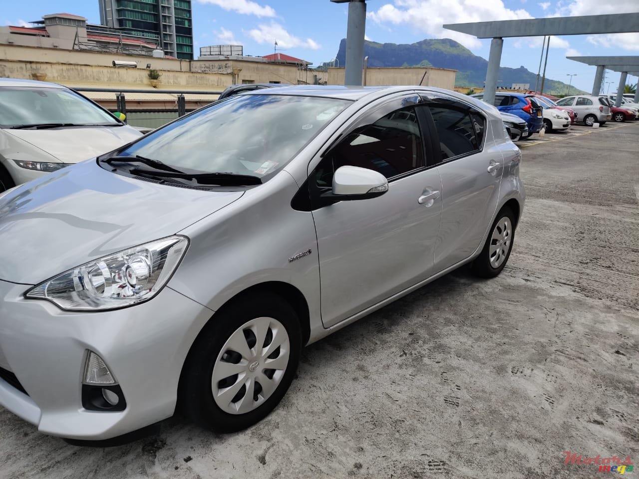 2015' Toyota Aqua photo #4