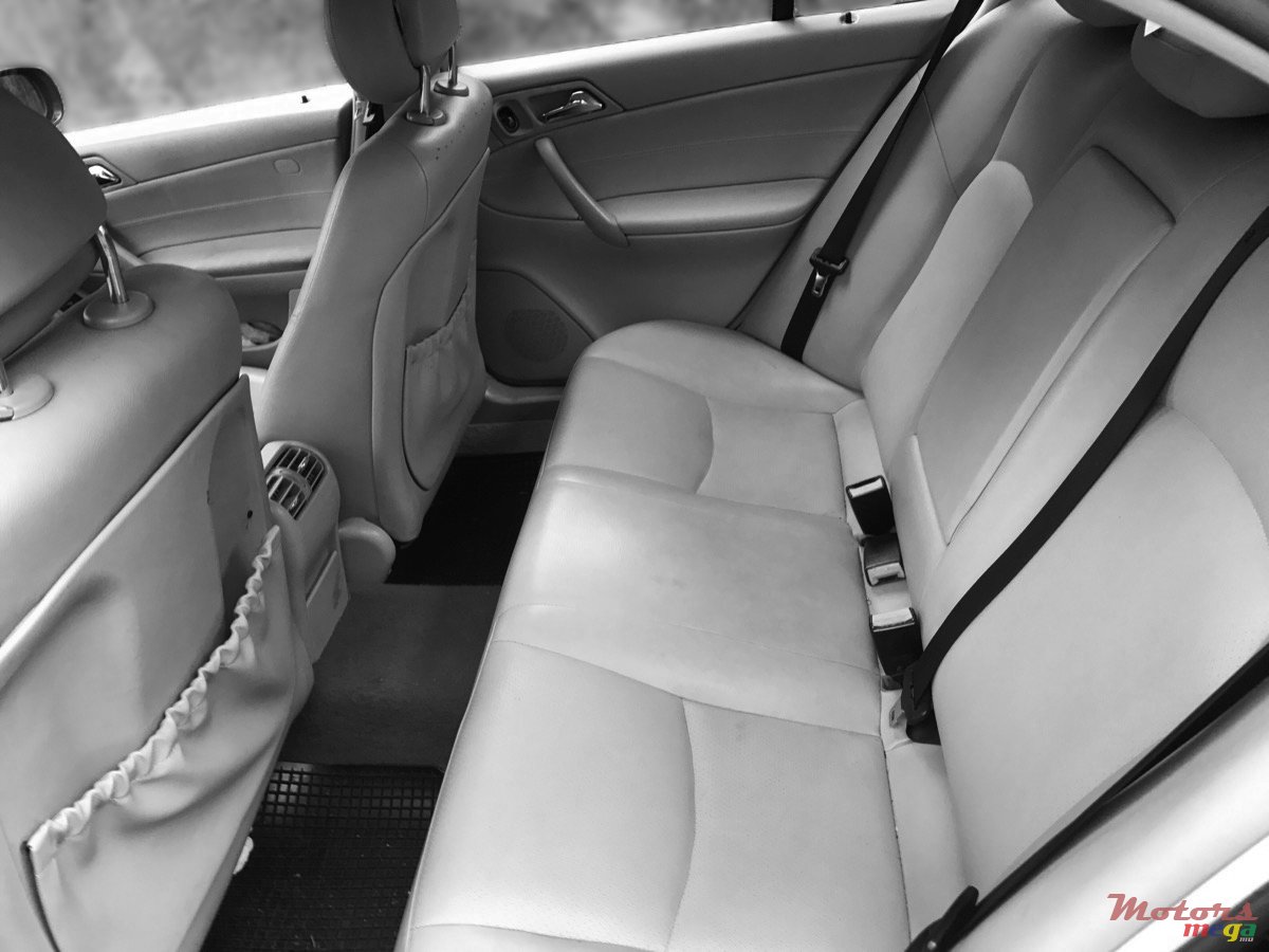 2002' Mercedes-Benz C-Class photo #4