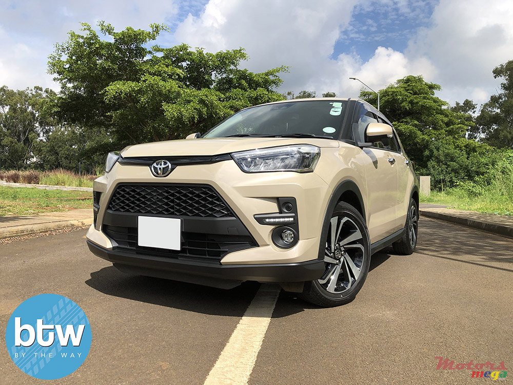 2022' Toyota photo #2