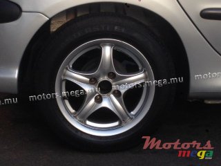 2011' Peugeot 205 photo #1