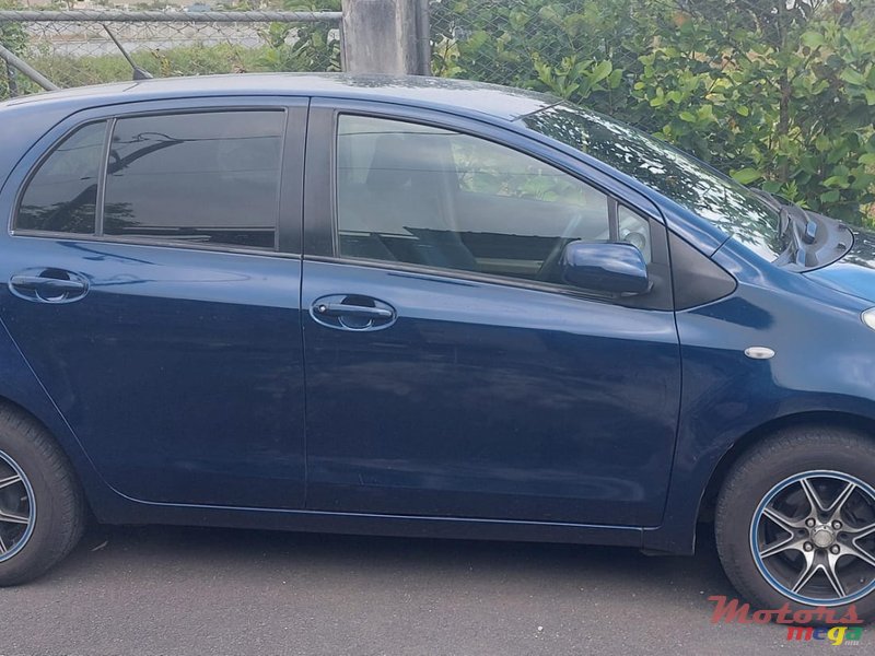 2006' Toyota Vitz photo #3