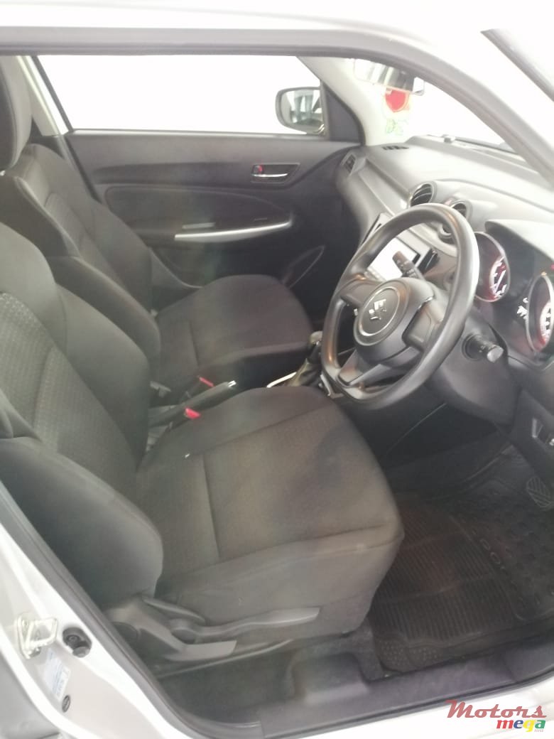 2019' Suzuki Swift photo #6