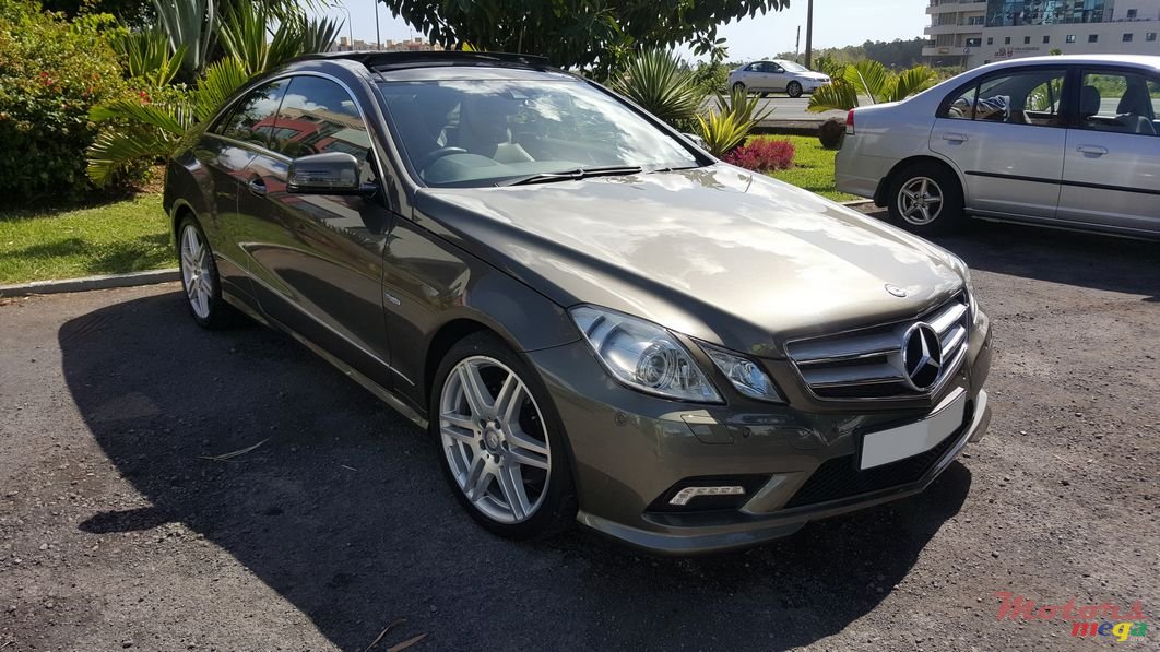 2010' Mercedes-Benz photo #1