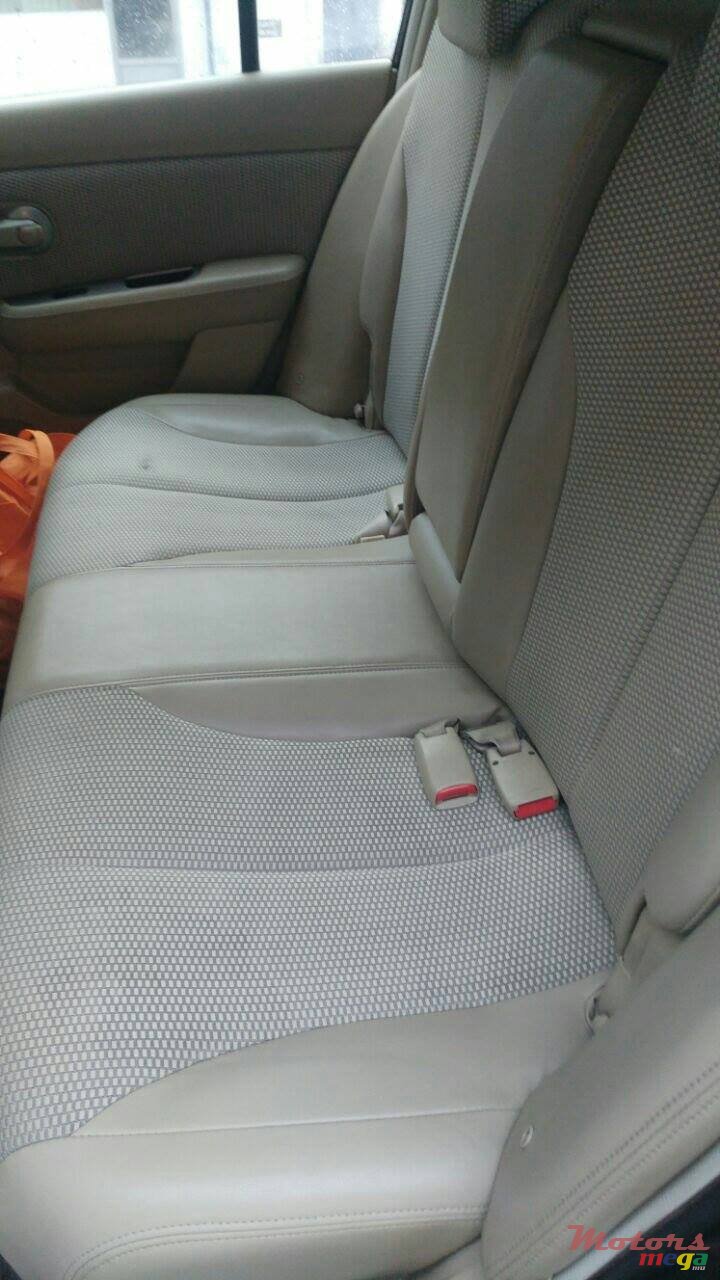 2007' Nissan Tiida photo #1