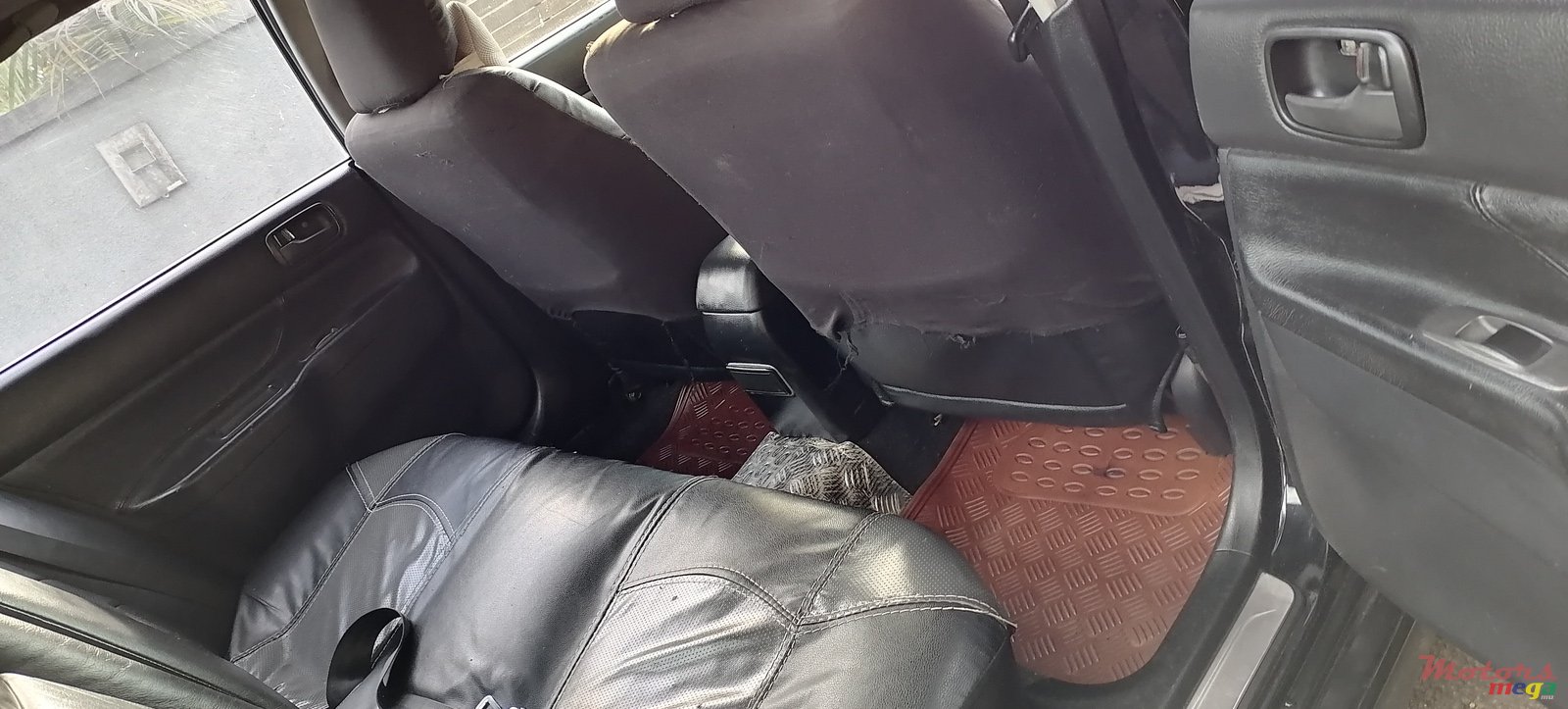 2005' Mitsubishi photo #6