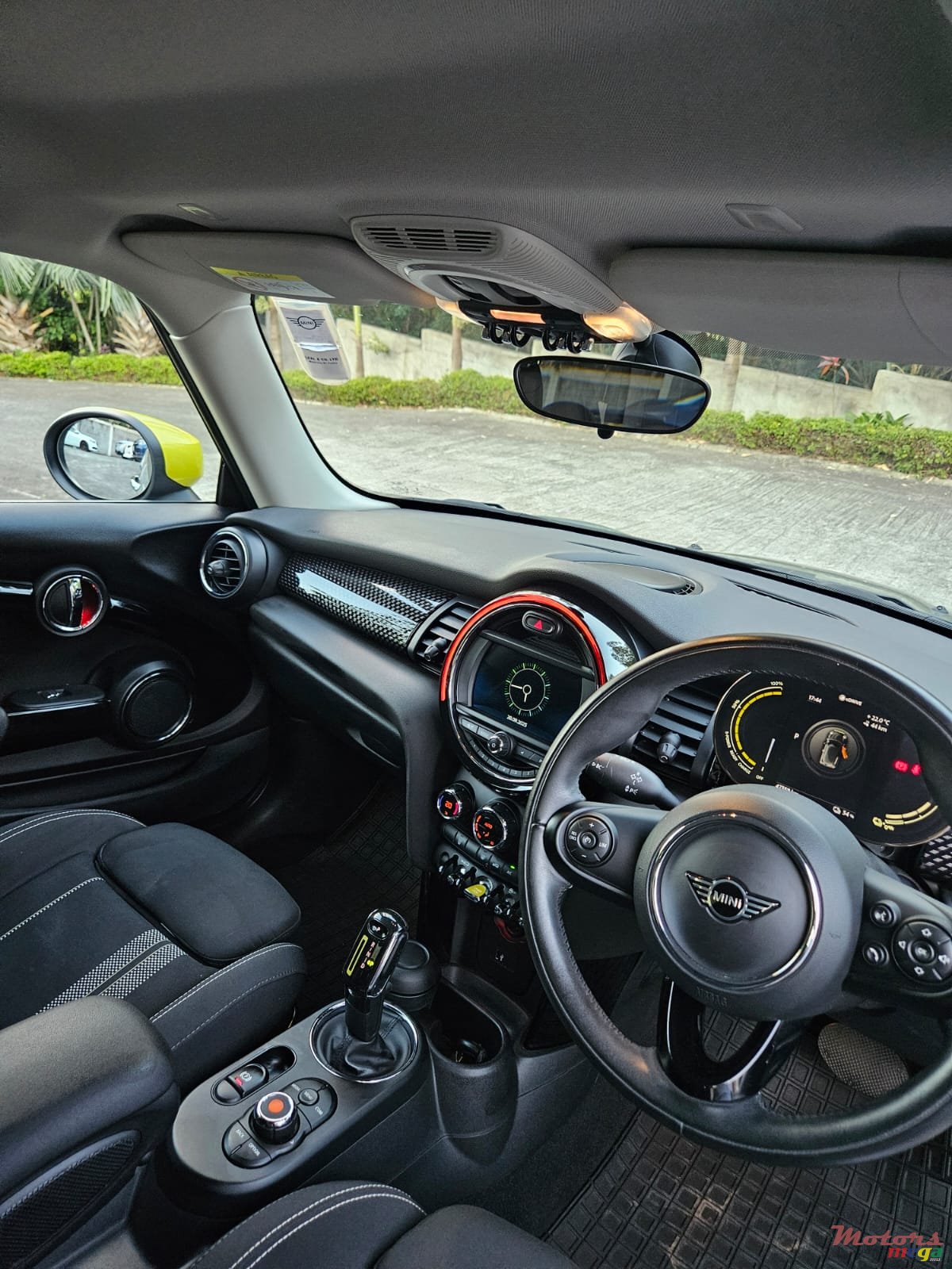 2020' MINI Cooper SE photo #5