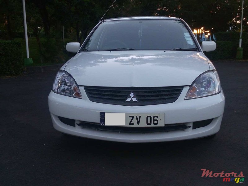 2006' Mitsubishi Lancer photo #3