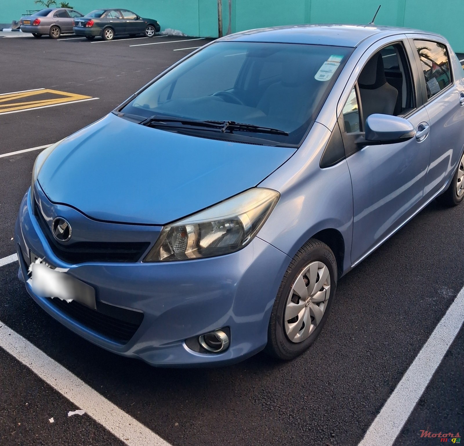 2011' Toyota Vitz photo #4
