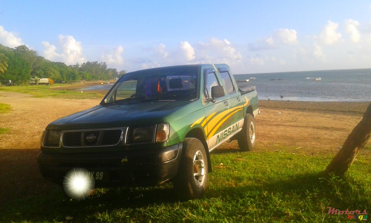 1999' Nissan Hardbody photo #1