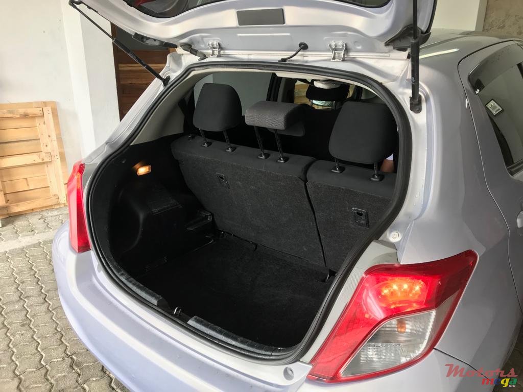 2012' Toyota Vitz photo #4