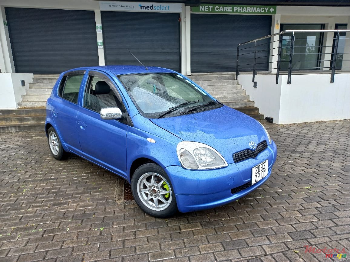 2001' Toyota Vitz any photo #1