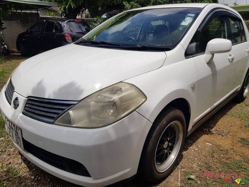 2007' Nissan Tiida photo #1