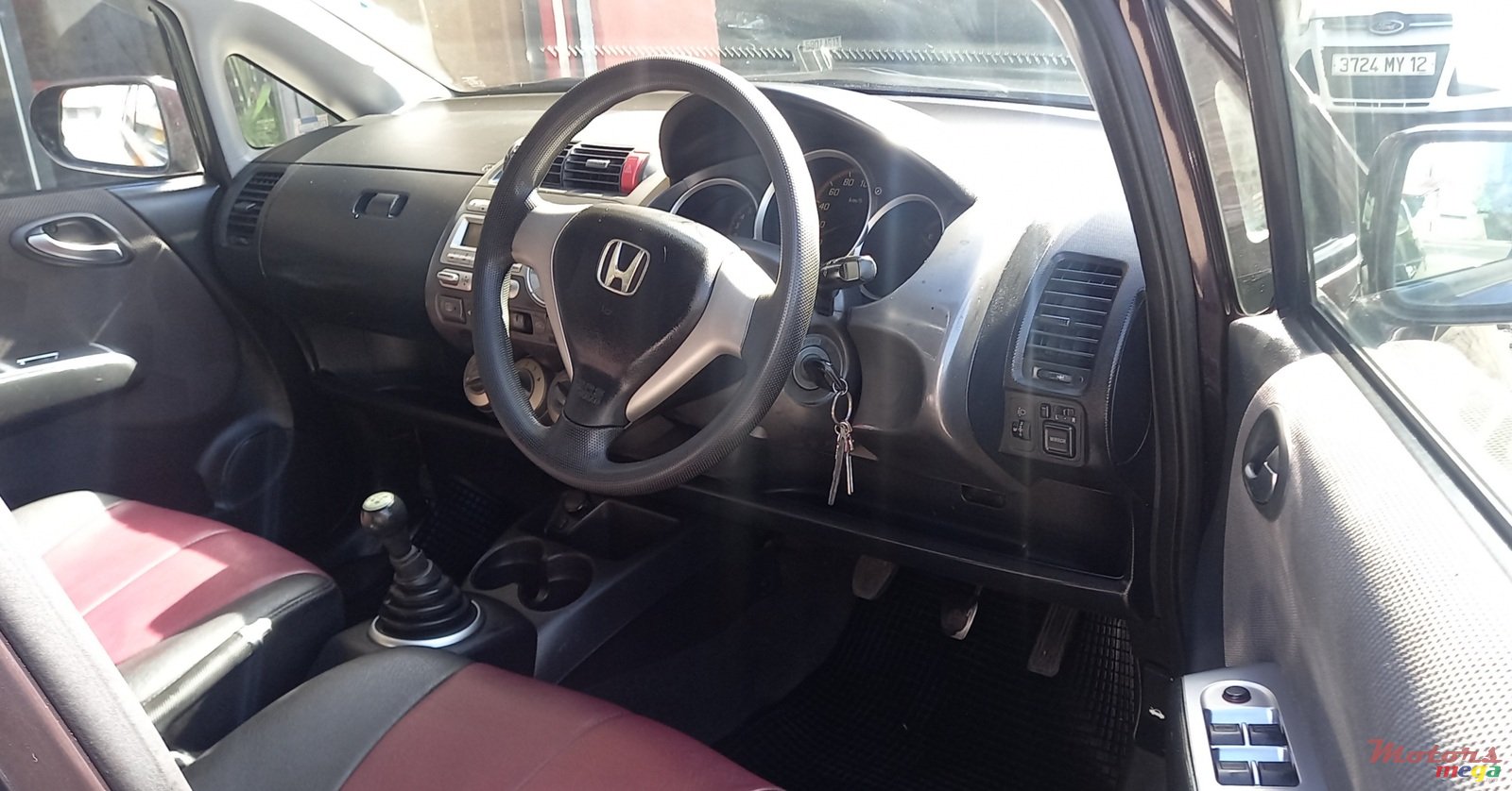 2006' Honda Fit photo #2