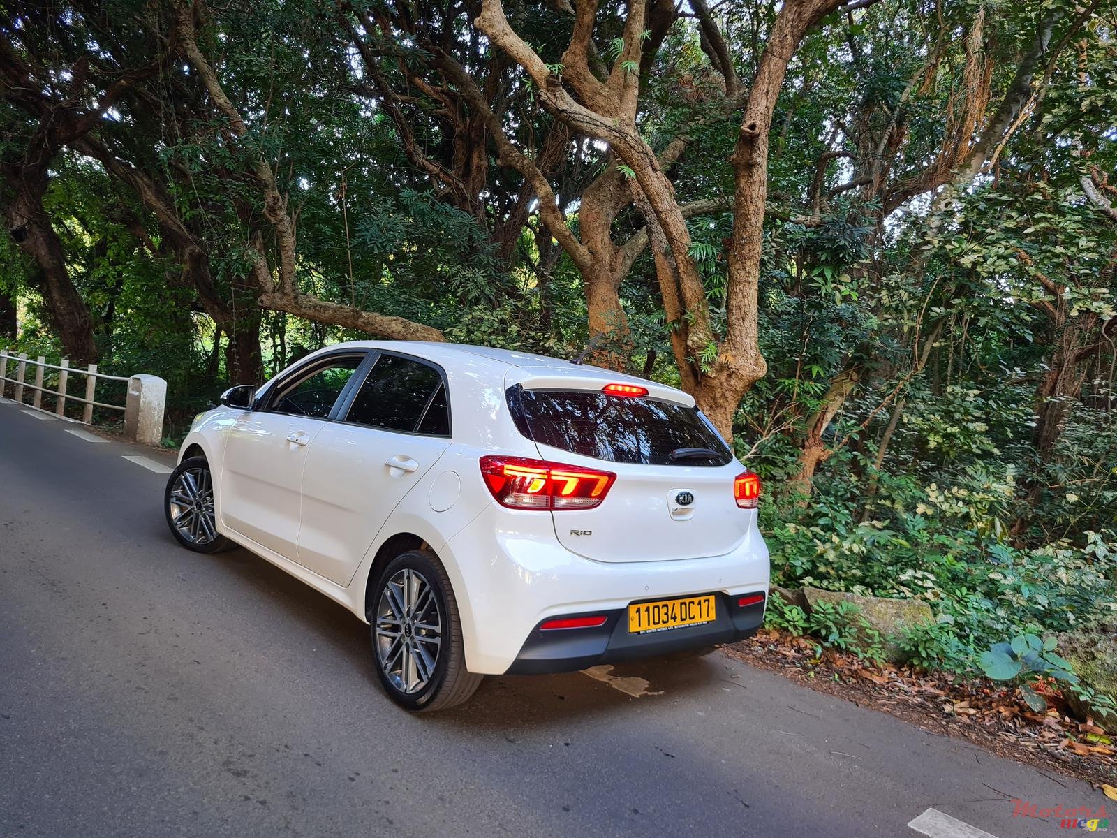 2017' Kia Rio automatic photo #3