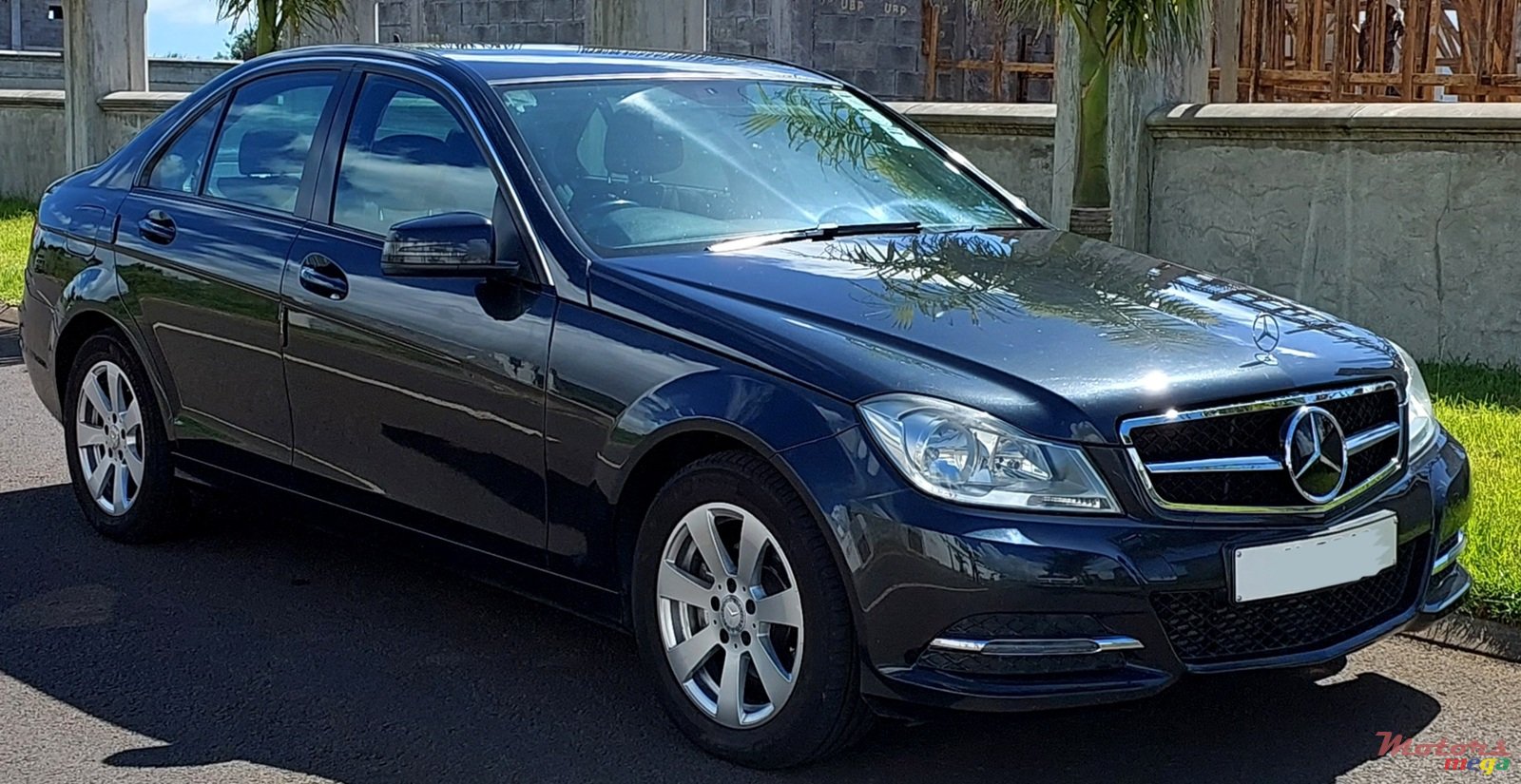 2014' Mercedes-Benz C-Class C180 photo #2