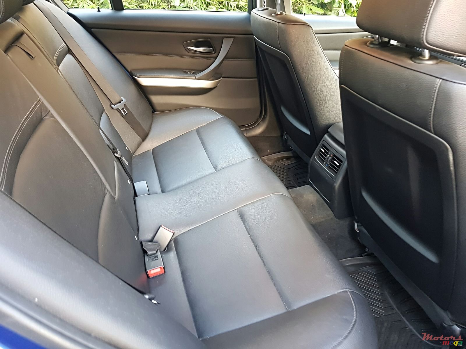 2010' BMW 318 idrive auto photo #5