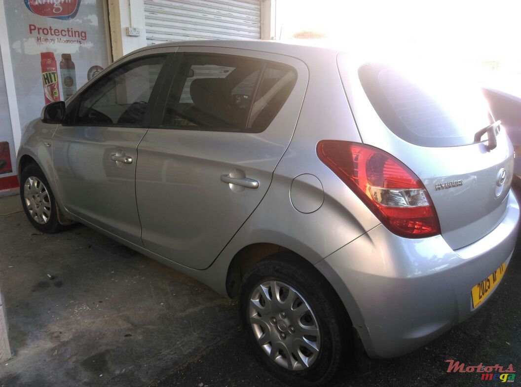 2011' Hyundai i20 photo #2