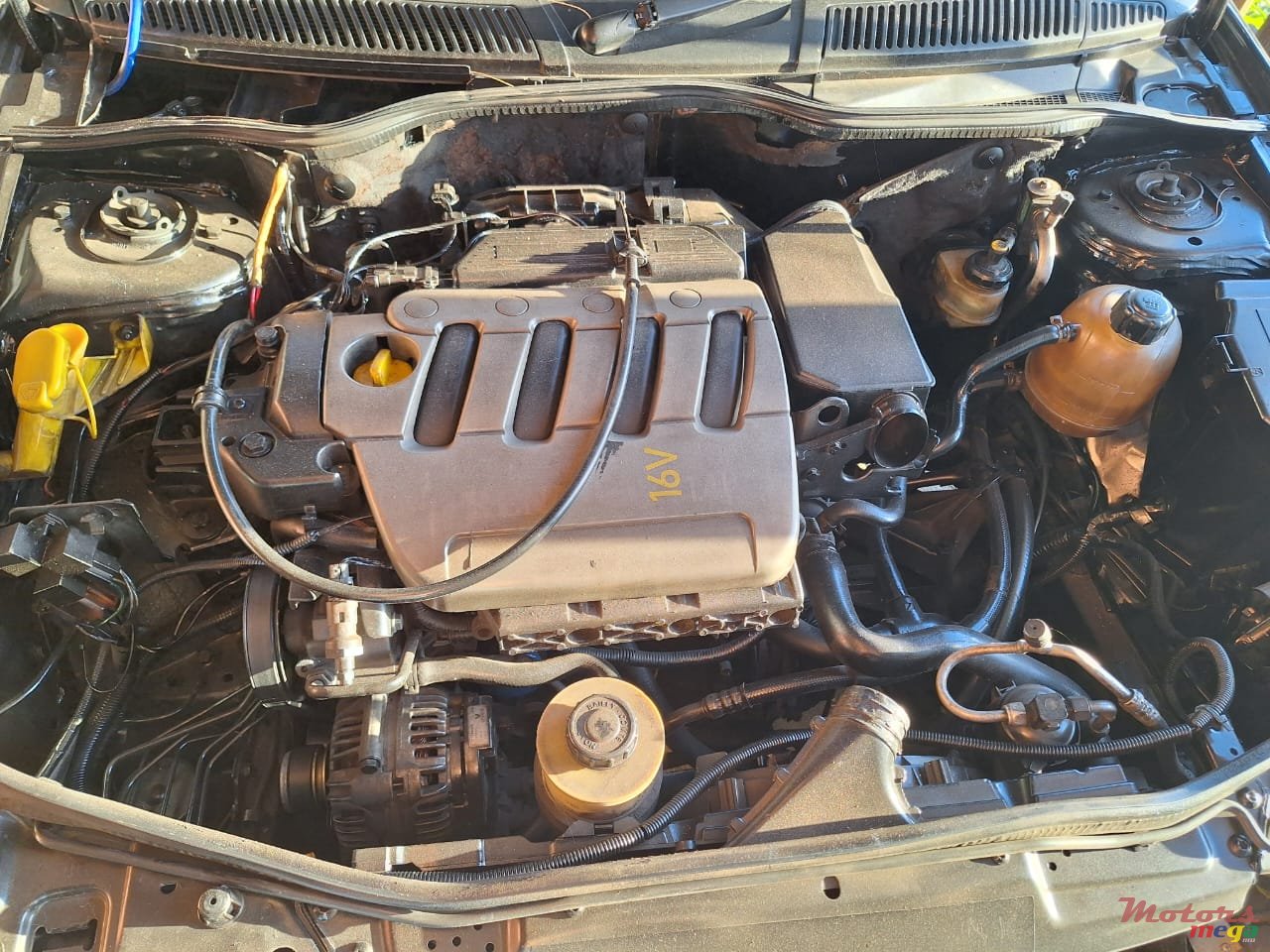 2002' Renault Megane photo #2