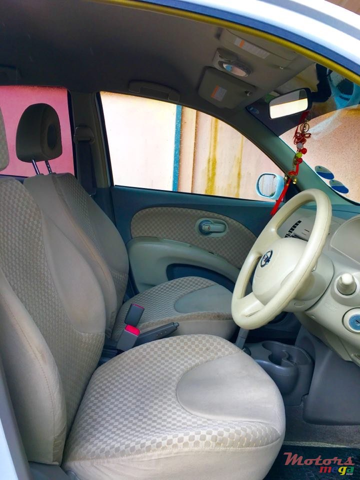 2009' Nissan photo #6