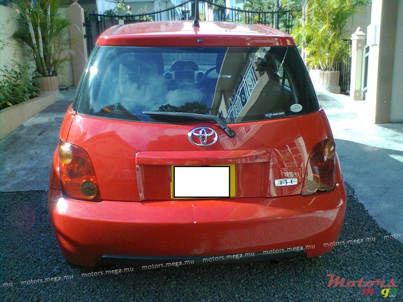 2004' Toyota photo #2