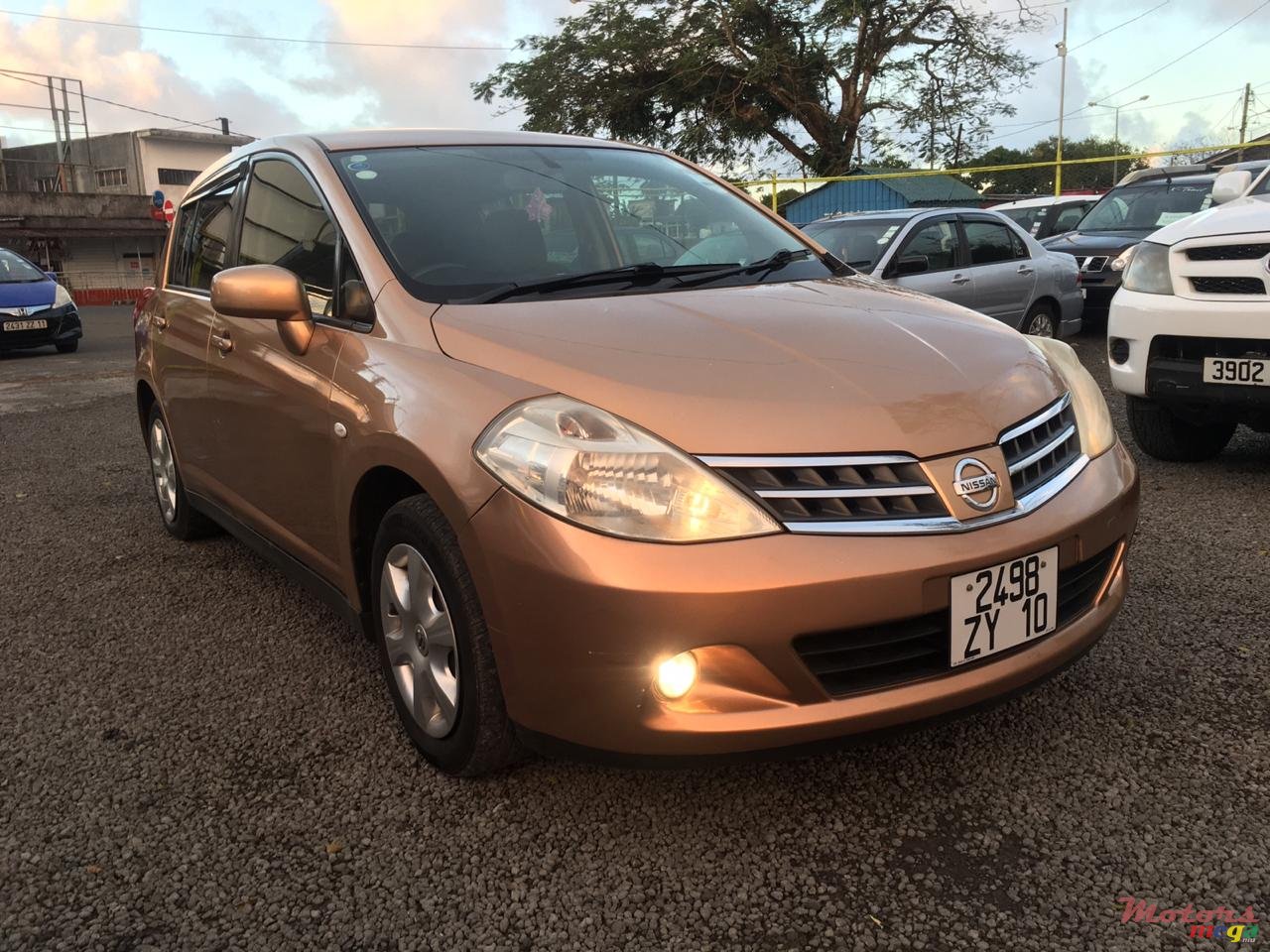 2010' Nissan Tiida photo #1
