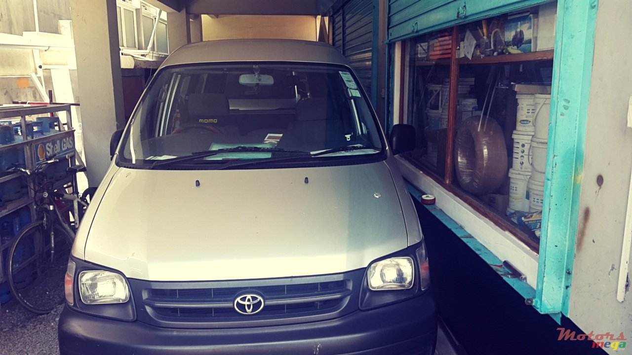 2001' Toyota photo #1