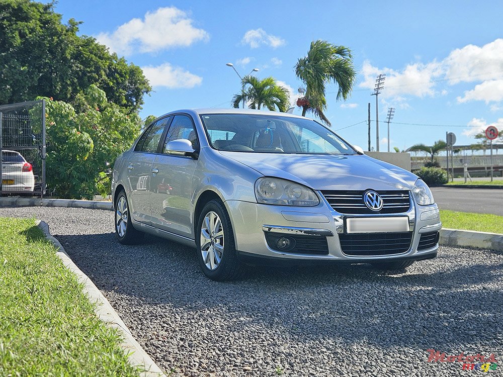 2011' Volkswagen Jetta photo #1