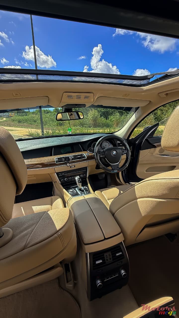 2012' BMW 530 GT photo #4