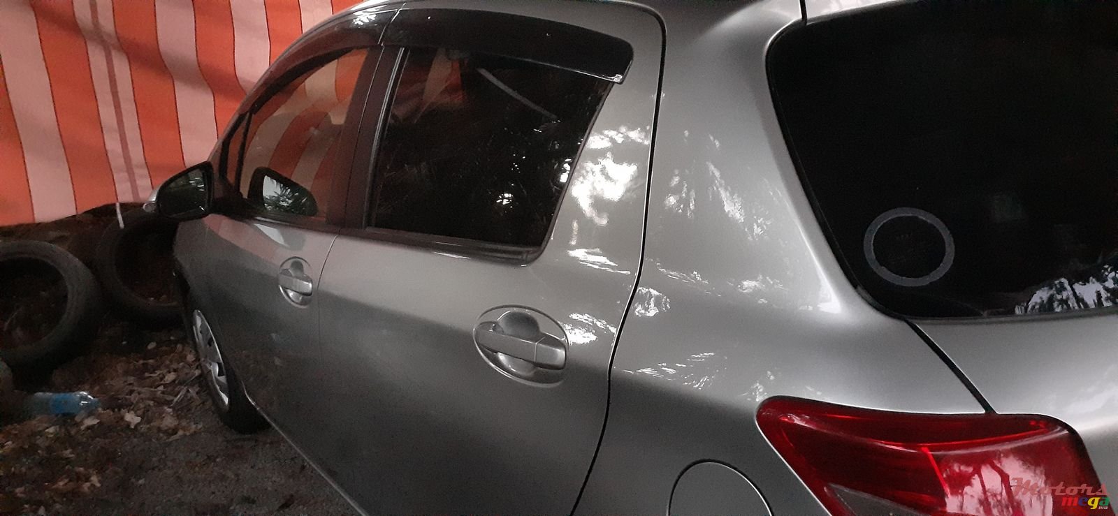 2012' Toyota Vitz photo #2