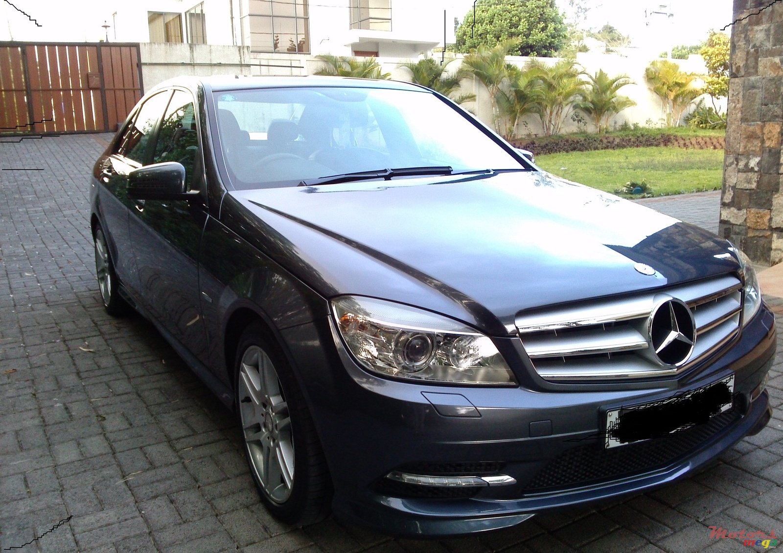 2011' Mercedes-Benz C-Class photo #7