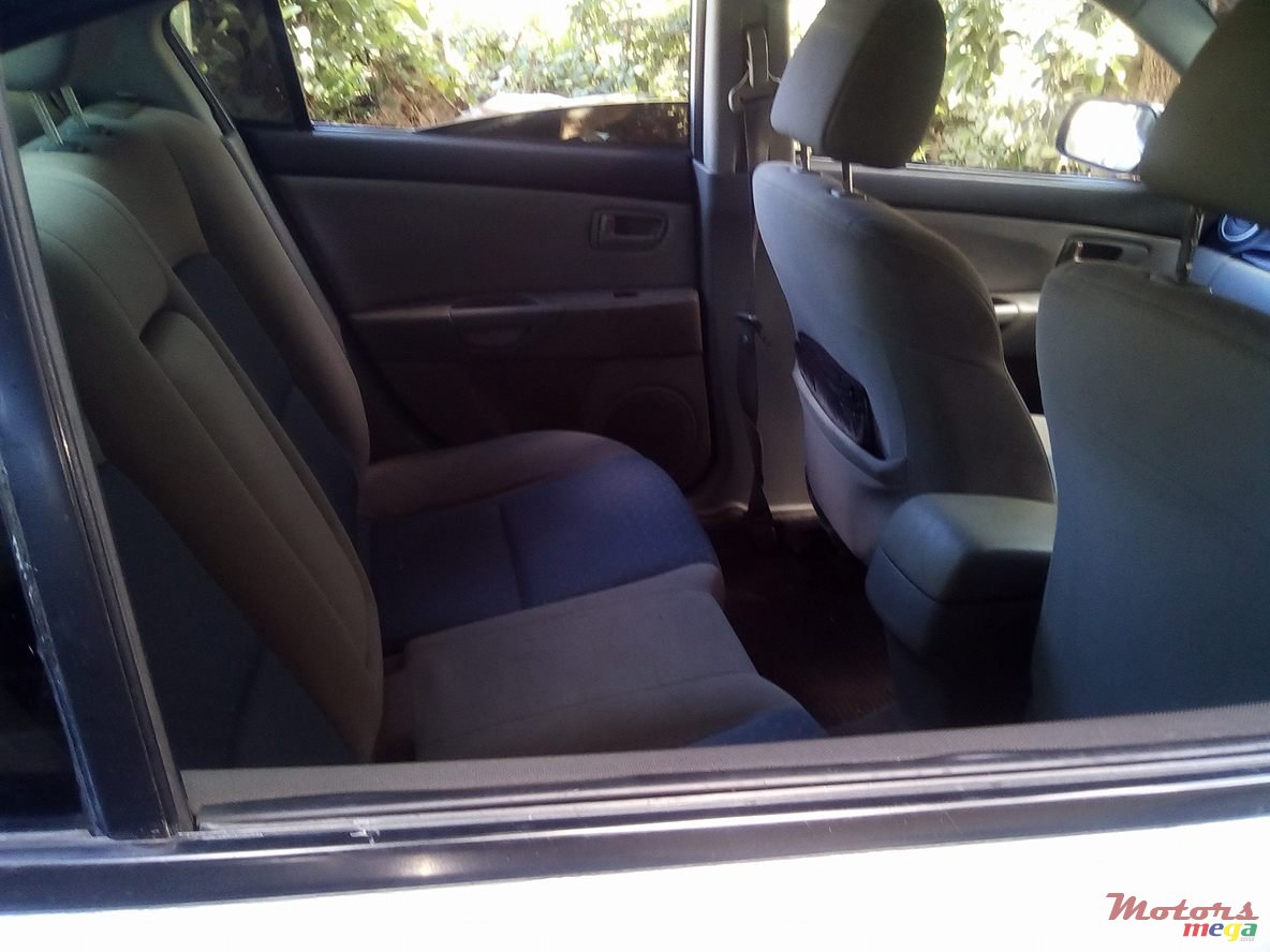 2004' Mazda Axela photo #4