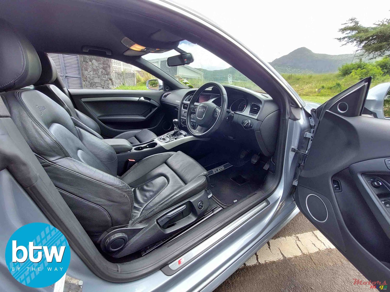 2010' Audi A5 photo #5