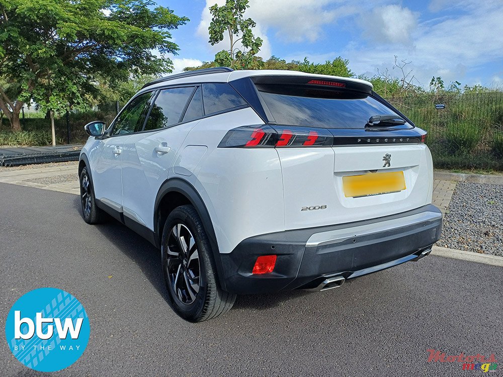 2020' Peugeot 2008 photo #3