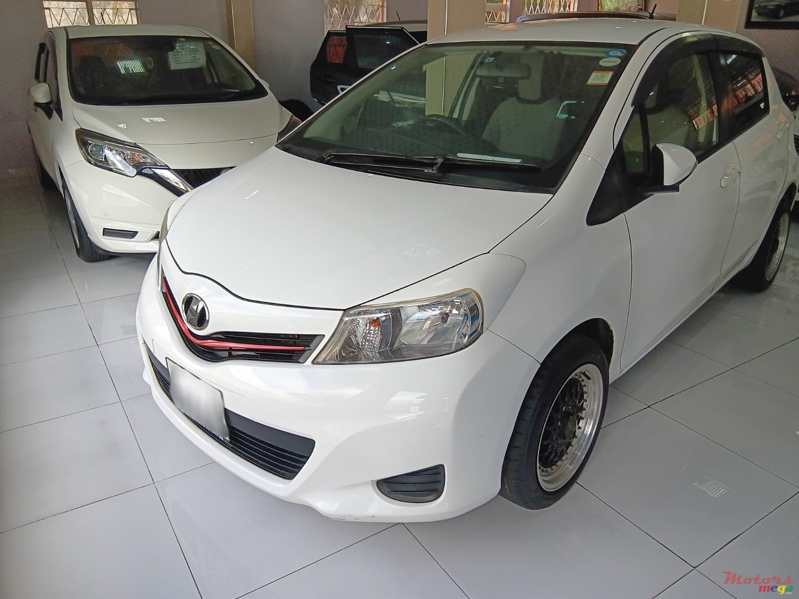 2012' Toyota Vitz photo #1