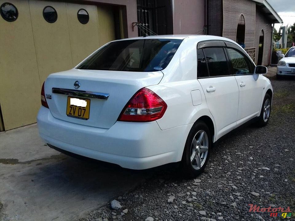 2007' Nissan Tiida SEDAN photo #2