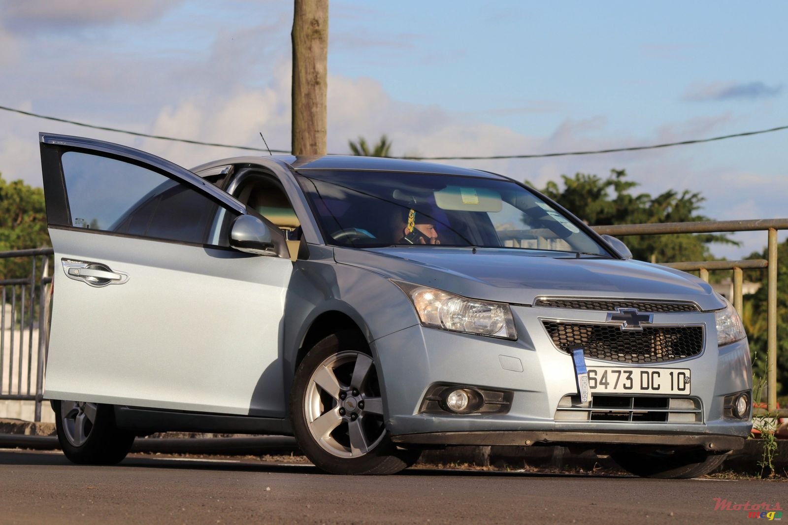 2010' Chevrolet Cruze photo #5