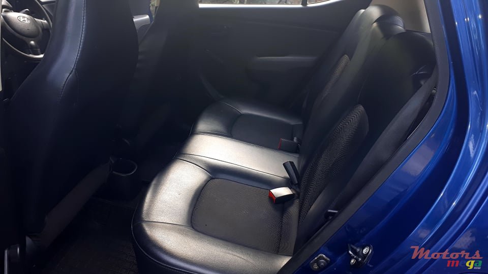 2012' Hyundai i10 photo #6