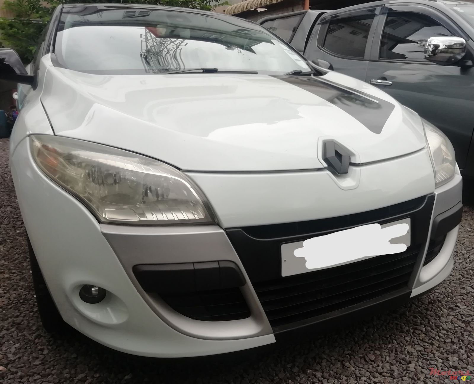 2011' Renault Megane photo #2