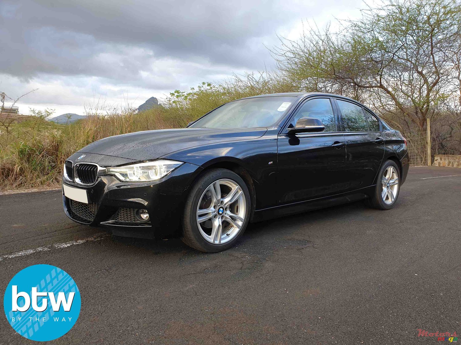 2016' BMW 3 Series 318i M Sport Package photo #2