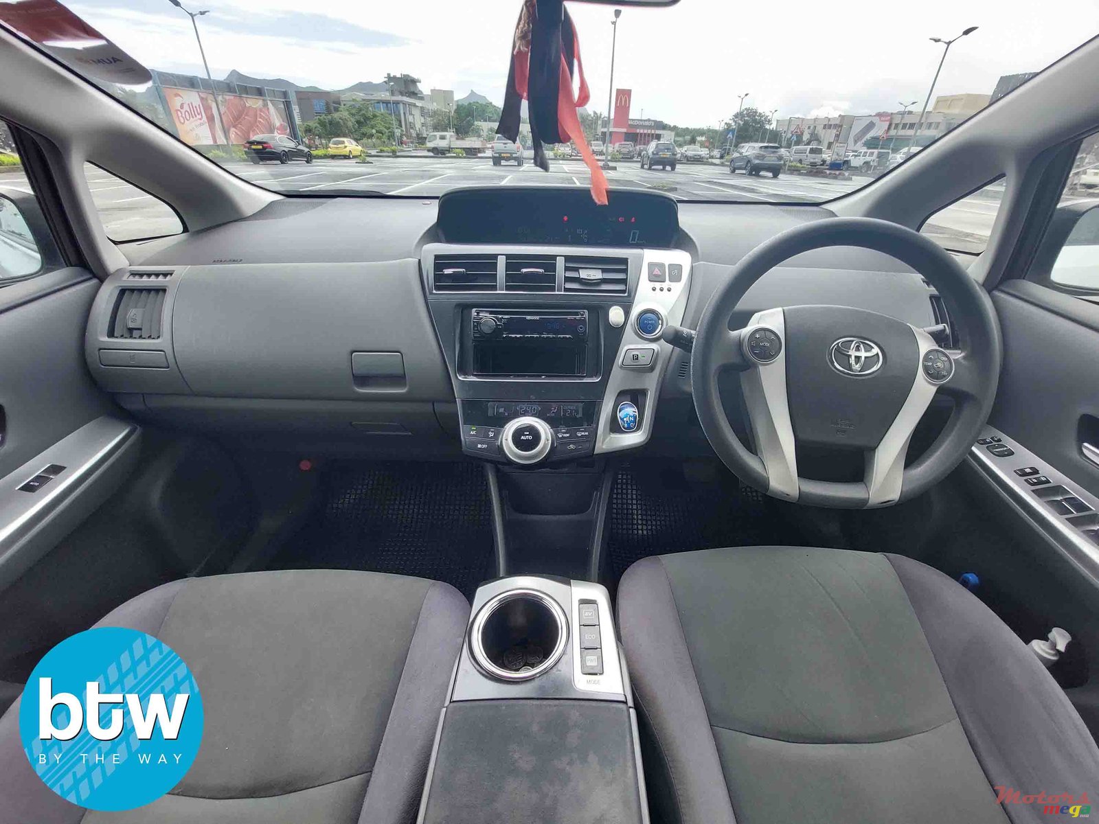 2013' Toyota Prius photo #6