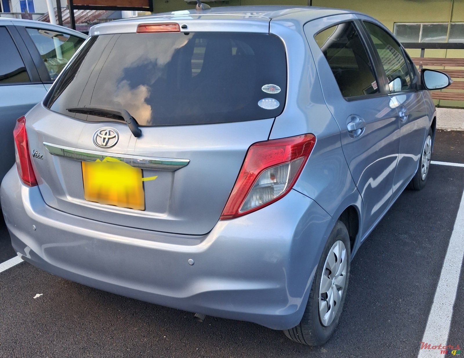 2011' Toyota Vitz photo #3