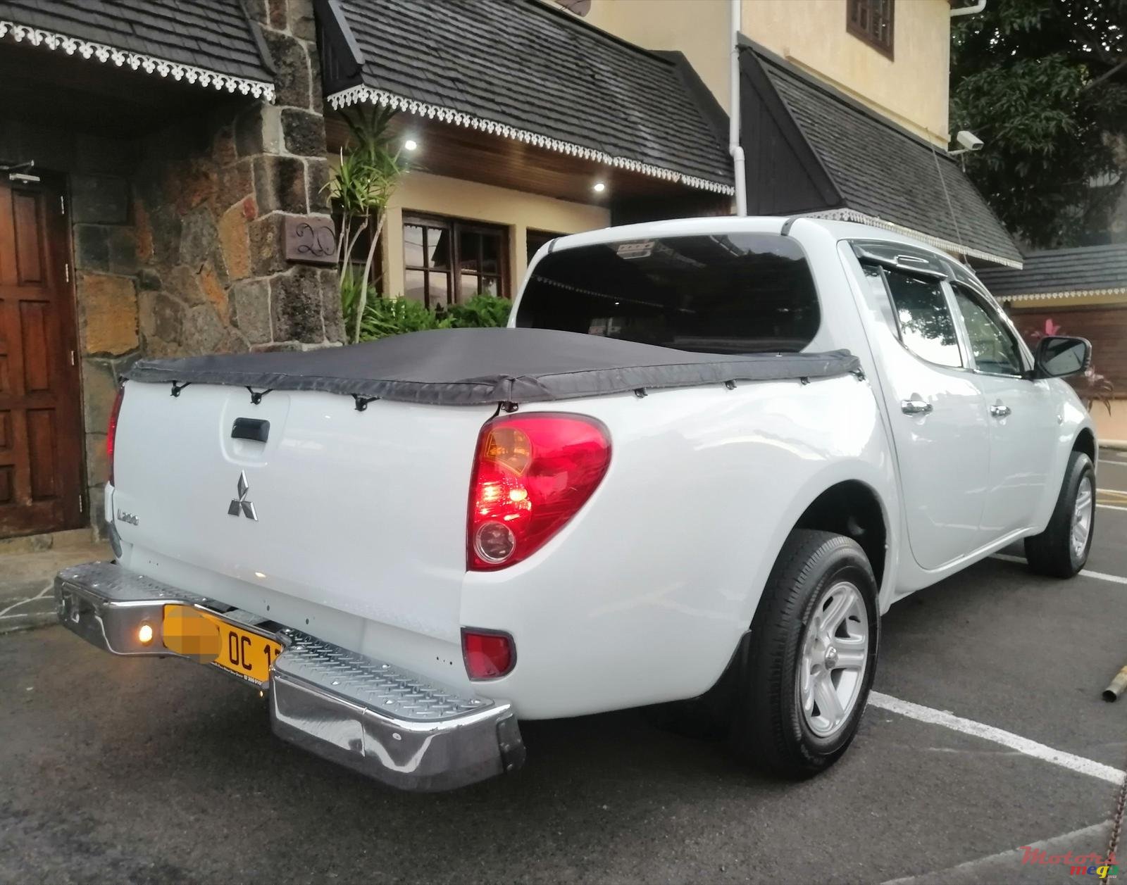 2012' Mitsubishi L 200 photo #2