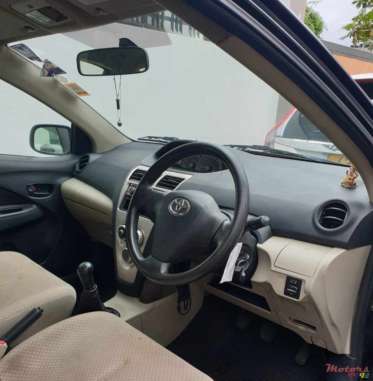 2008' Toyota Yaris photo #3