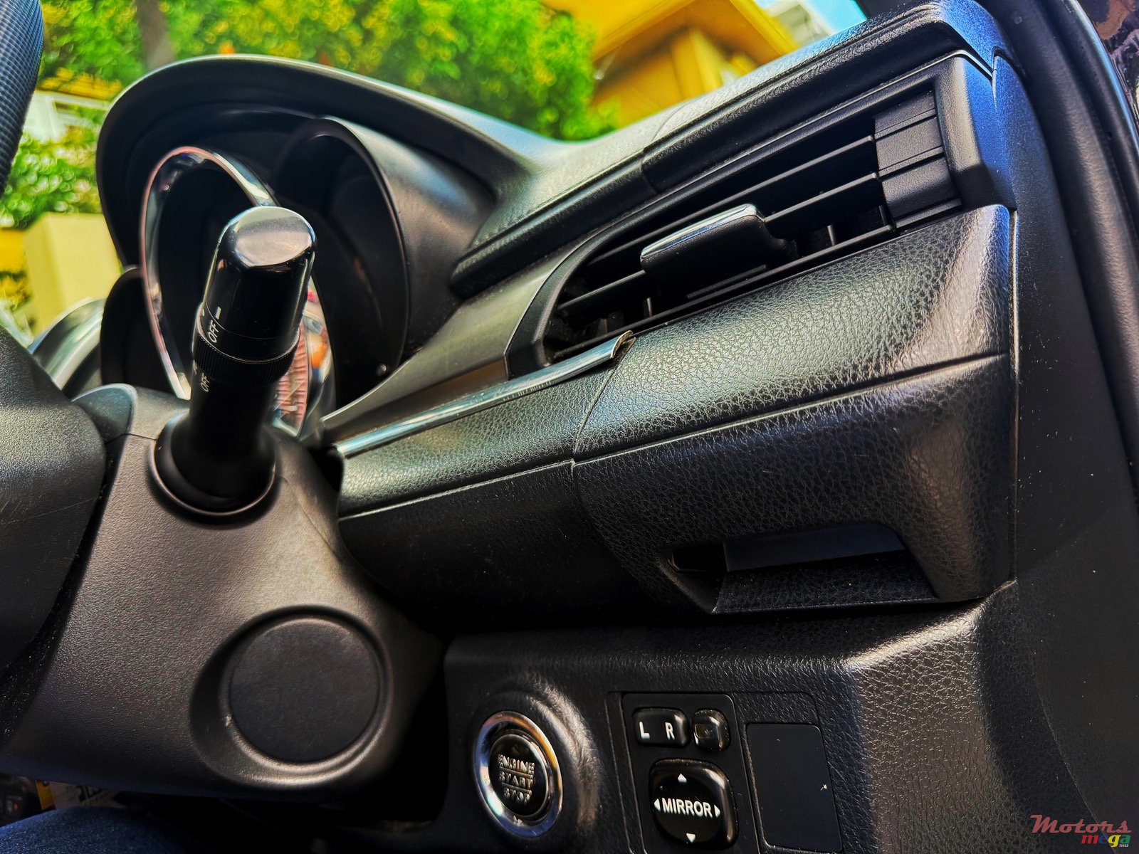 2017' Toyota Yaris photo #6