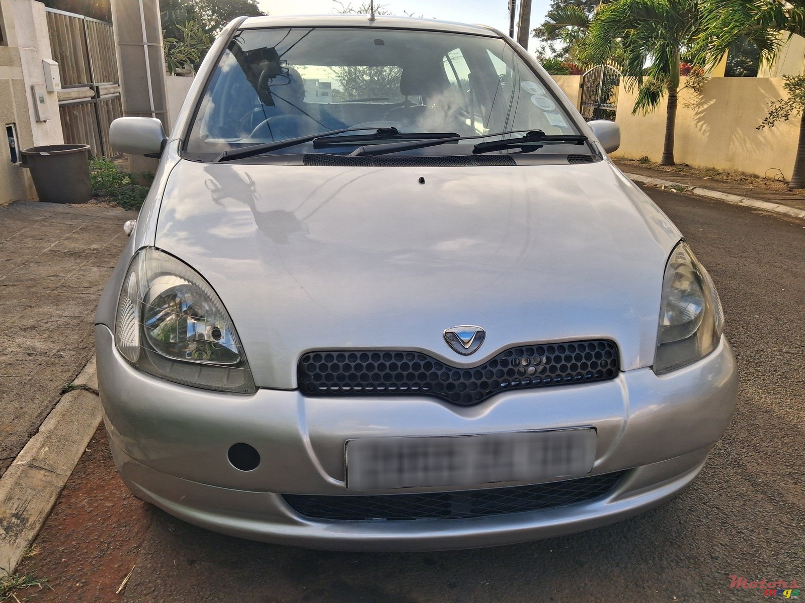 2000' Toyota Vitz photo #1