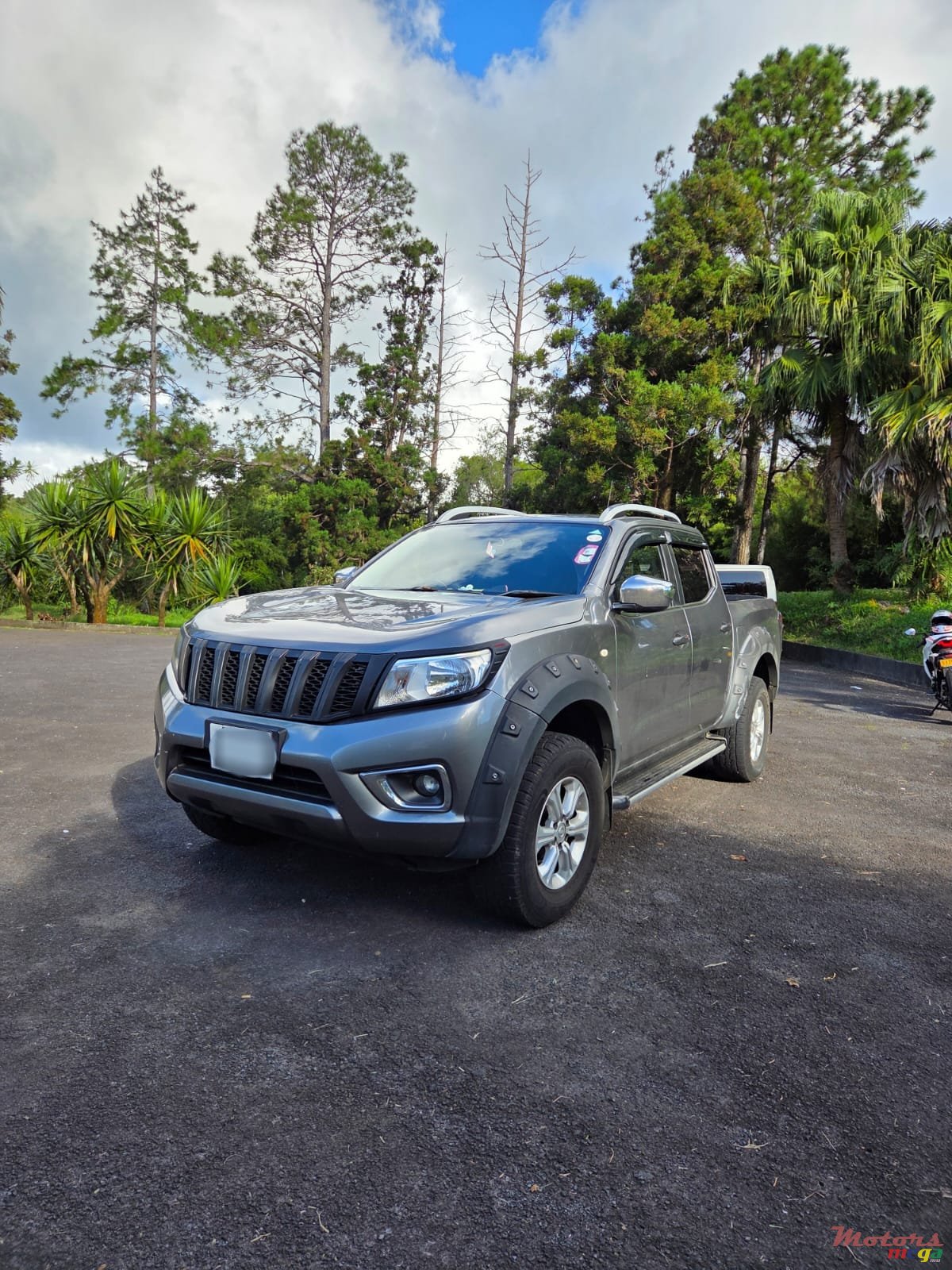 2019' Nissan Navara photo #1