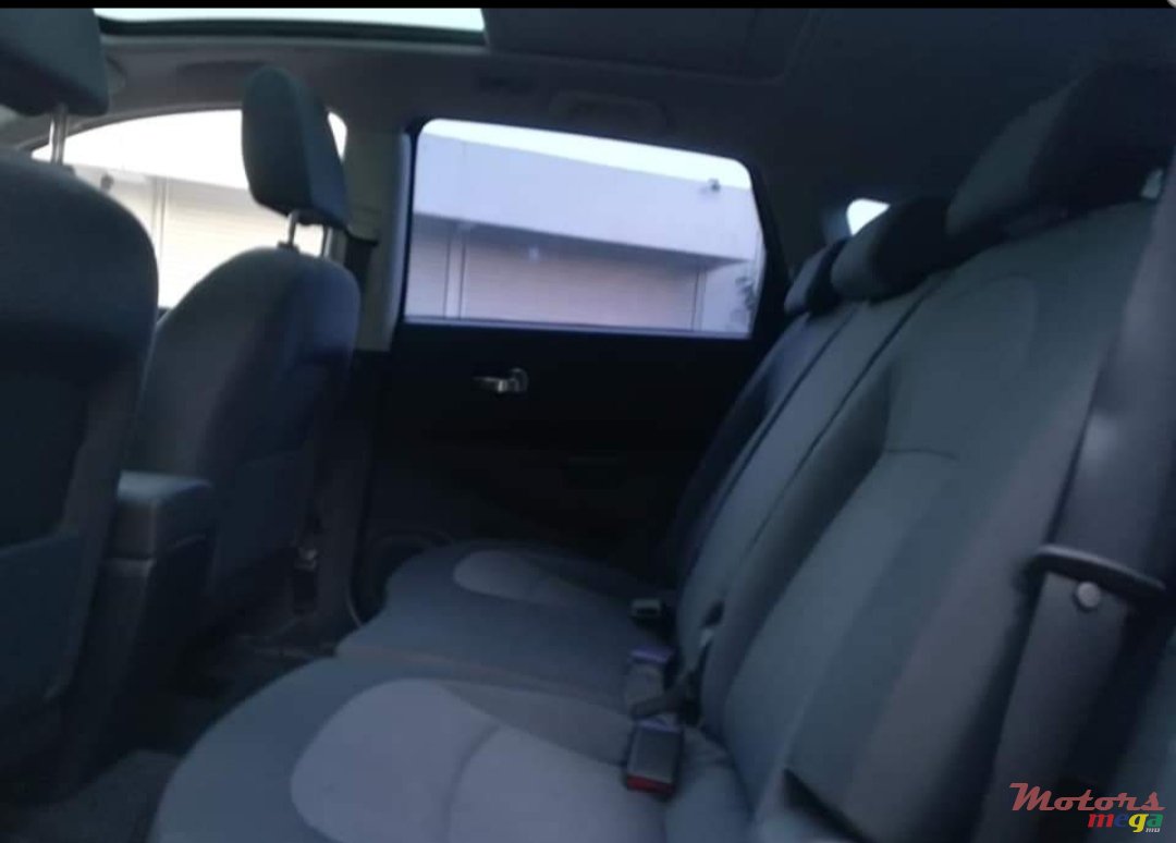 2010' Nissan Qashqai+2 photo #3