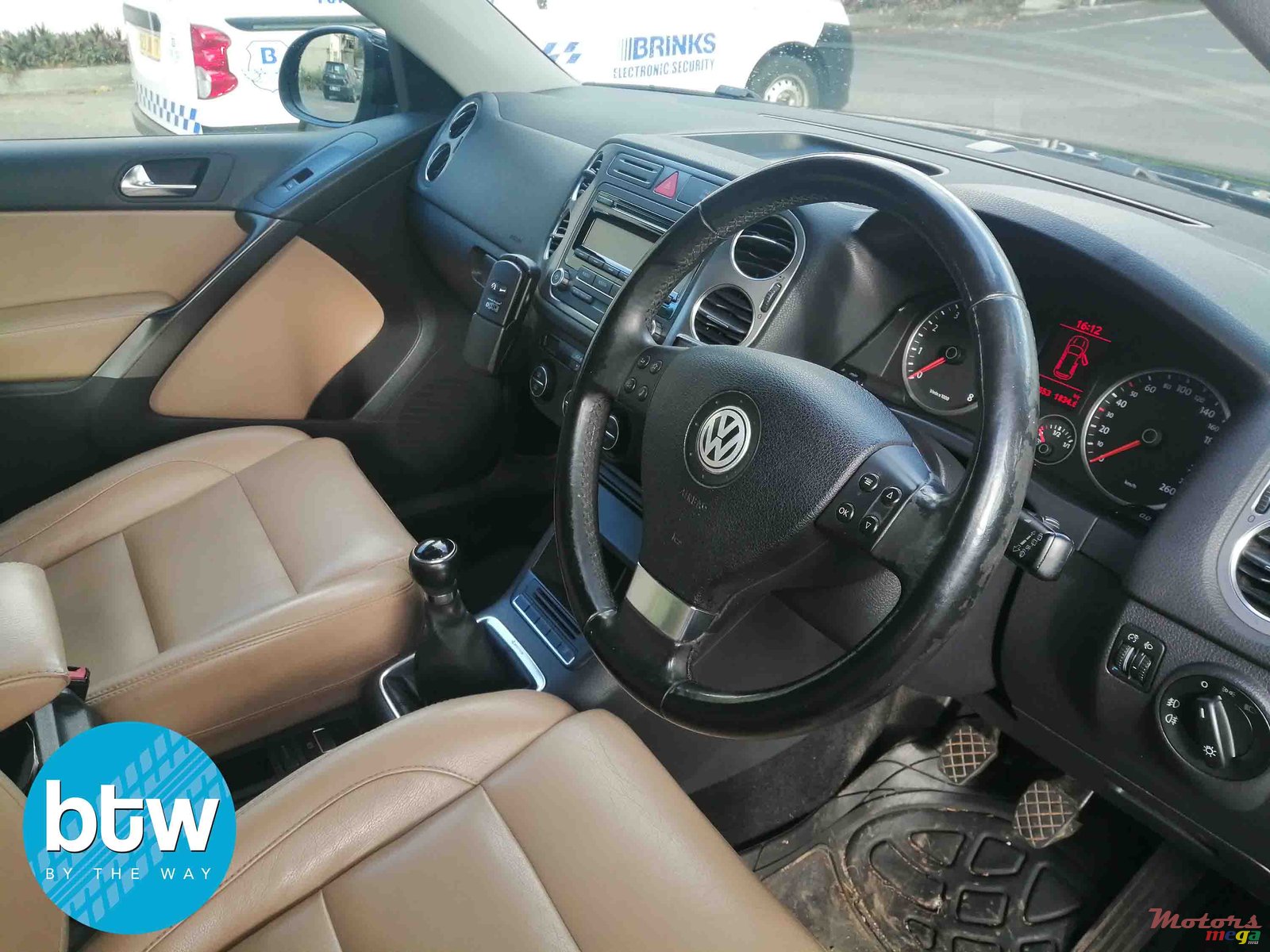 2010' Volkswagen Tiguan AWD photo #5