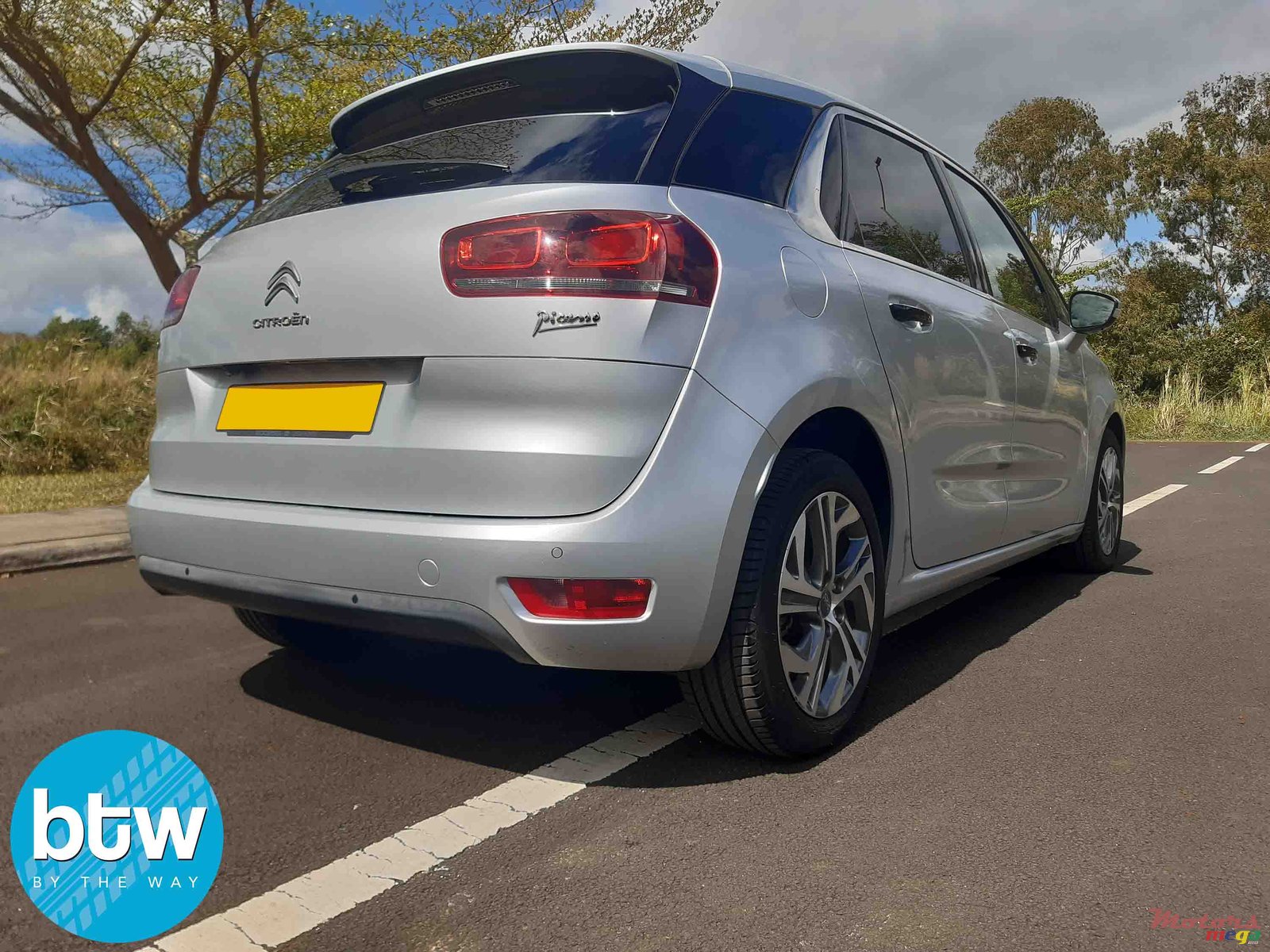 2015' Citroen C4 Picasso photo #3